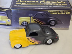 Eastwood 1941 Willys Coupe Street Rod SpecCast 1:25 Diecast Bank grau mit Flammen - Bild 1 von 12