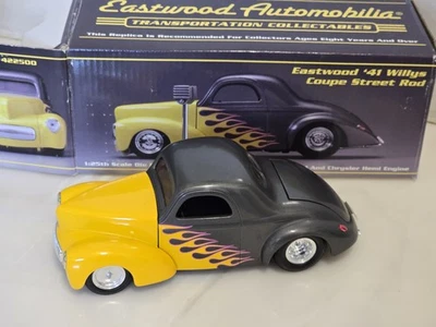 Eastwood 1941 Willys cupé Street Rod SpecCast 1:25 diecast banco gris con llamas Foto 1 de 4