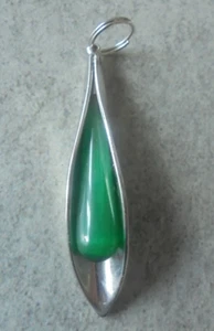 Auffälliger Anhänger für eine Halskette grüner Glasstein Tropfenform Nr. 4032 - Bild 1 von 5