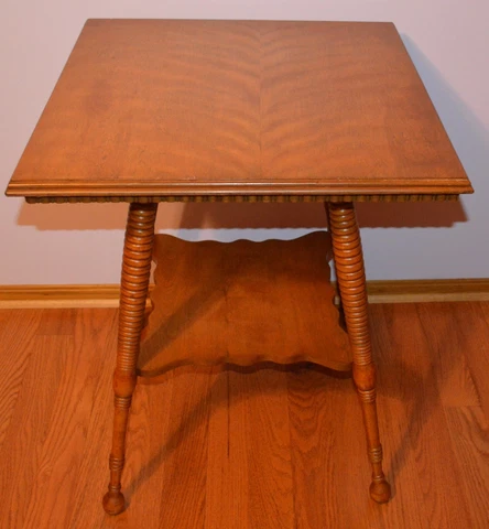 VINTAGE ANTIQUE 2 TIER SIDE PARLOR TABLE WITH TURNED LEGS Cover