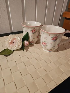2 Greengate Mugs - Tassen - Kaffeetasse - Rosenmotiv - Bild 1 von 8