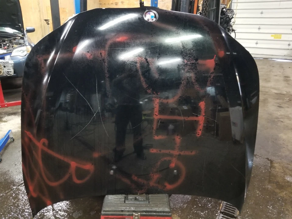 **SEM FRETE** 2008 BMW 535i E60 HOOD, PRETO (CÓDIGO DE COR: 668) **GRAFITI** - Imagem 1 de 4