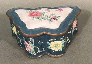 Chinese Canton Enamel On Copper Butterfly Trinket Box Vintage Or Antique - Picture 1 of 12