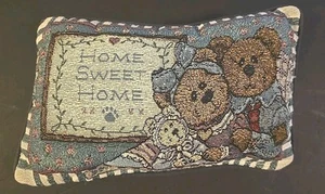 Boyds Bears & Friends Wandteppich Kissen Home Sweet Home 12×7 USA Mama Papa Kind - Bild 1 von 8