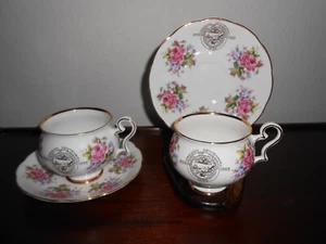 Zwei State of Oregon Centennial Teetassen und Untertassen, 1859 - 1959, rosa Rosen, EG - Bild 1 von 5