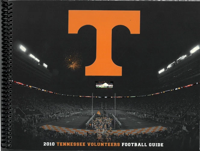 Tennessee Volunteers 2010 College Football Official Media Guide/Program- EXC+ - Image 1 of 1