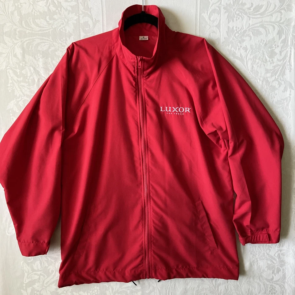 Jaqueta corta-vento Luxor Las Vegas vermelha masculina tamanho pequeno peito 42 comprimento 31,5 - Imagem 1 de 4
