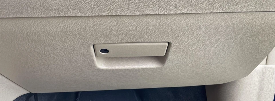 13 14 15 16 17 18 19 FORD TAURUS Glove Box DUNE PD - Image 1 of 1