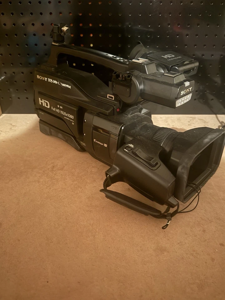 Sony HXR-MC2500 Professional Camcorder 12x Optical Zoom - Image 1 of 4