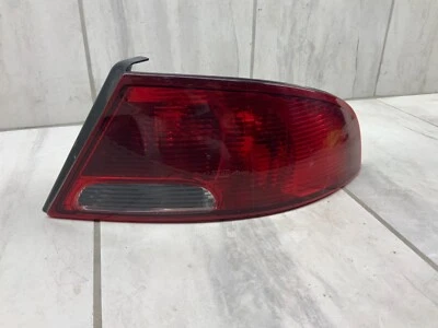 2001 - 2006 道奇 Stratus 4dr Sedan 右侧尾灯 原始设备制造商 40589 — 第 1/4 张图片
