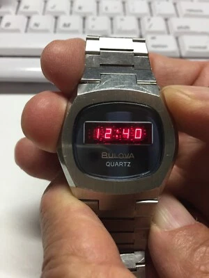 OROLOGIO VINTAGE BULOVA HONG KONG #6 ACCIAIO INOX LED ROSSO COMPUTER - Immagine 1 di 4