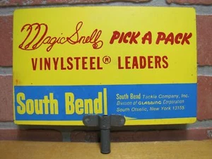 MAGIC SNELL VINYLSTEEL LEADERS Vintage 2x Angeln Werbeschild SOUTH BEND TACKLE Co - Bild 1 von 8