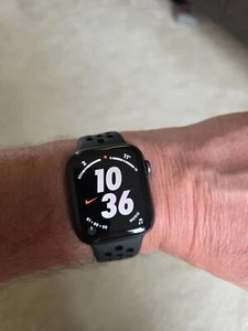 Apple Watch Series 6 44mm kosmiczna szarość, czarny pasek sportowy Nike - Zdjęcie 1 z 16
