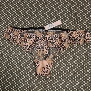 Victoria Secret Leopard Print Very Sexy Print Thong Size S RRP £35 - Picture 1 of 2