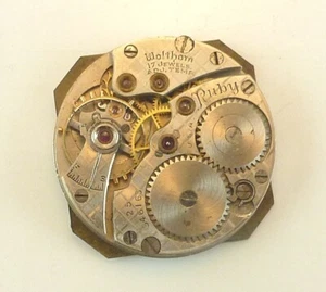Waltham Ruby Wristwatch Movement - Parts / Repair - 17 Jewels - Picture 1 of 5