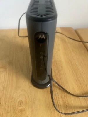 Motorola Cable Modem Router MB7220 8x4 DOCSIS 3.0 - Image 1 of 4
