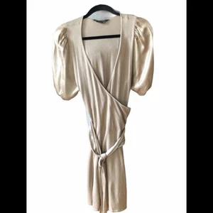BCBG Maxarzia vestido con cinturón - Imagen 1 de 6