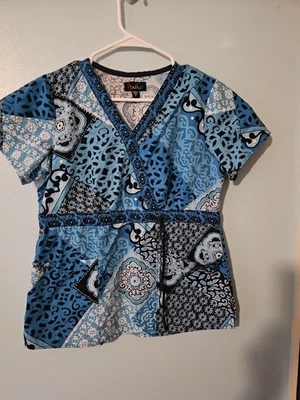 Peaches Brand Black And White Print On Turquoise Scrub Top  - sz S - Image 1 of 4