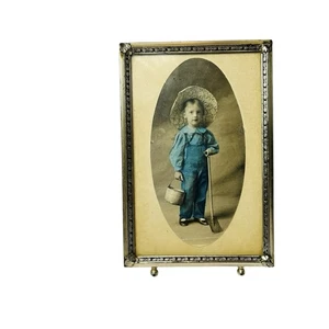 Vintage Silber Fuß Metall Bilderrahmen Coloriert Foto Bauernhof Kind 4X6 - Bild 1 von 6