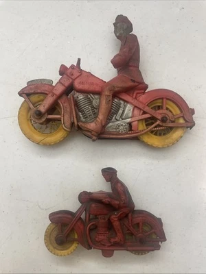 2 VINTAGE 1950'S RED AUBURN RUBBER CO POLICE MOTORCYCLE COP & MOTORCYCLE 6" - Изображение 1 из 4