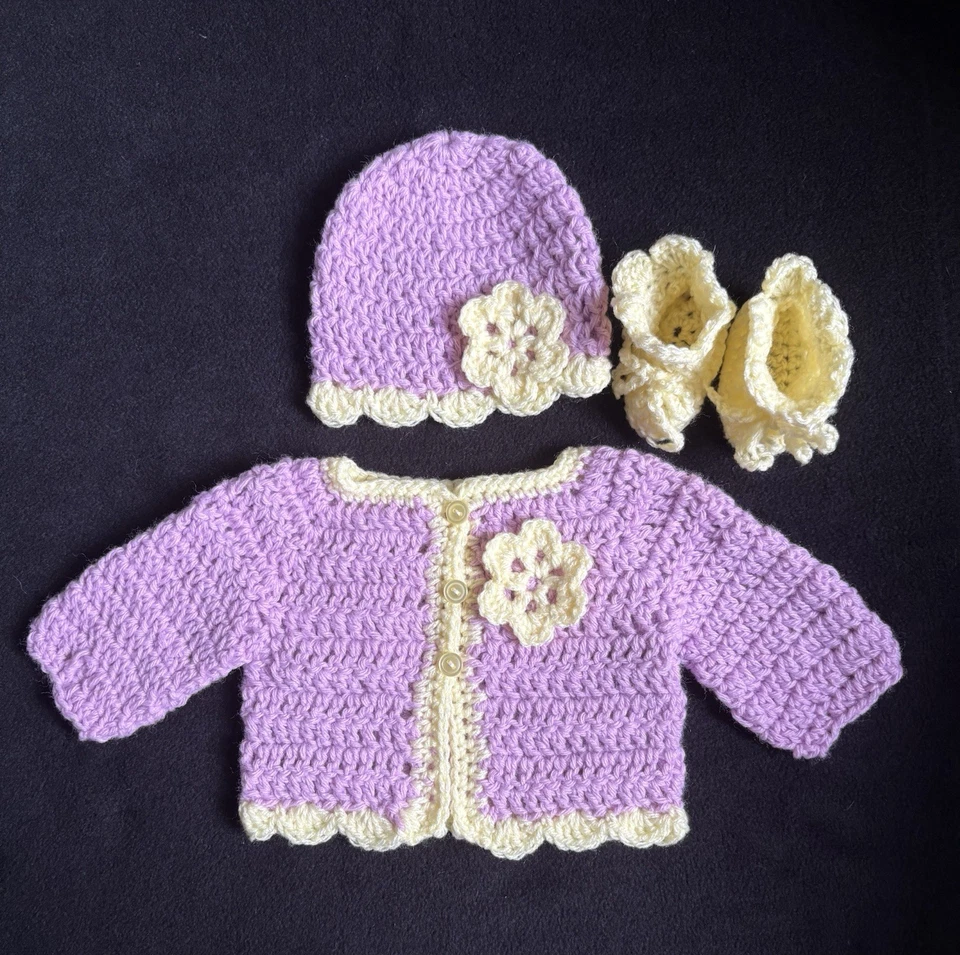 Crochet Lila Bebé o Muñeca Renacida Suéter Sombrero y Botines Hecho a Mano Recién Nacido Foto 1 de 1