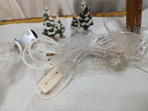 Precious Moments Hawthorne Village Figur Netzkabel Licht & Weihnachtsbäume  - Bild 1 von 3