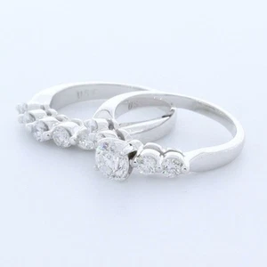 Juego de anillos clásicos de piedra lateral de oro blanco de 14 K redondos de diamantes D/VS1 creados en laboratorio de 2,0 quilates - Imagen 1 de 5