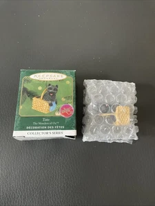 Hallmark Andenken Mini Ornament Der Zauberer von Oz Toto im Korb schwarzer Hund 2000 - Bild 1 von 8