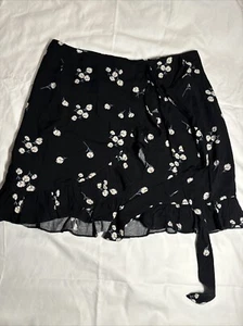 NWT Rue 21 Floral Wraparound Skirt Medium Black Floral - Picture 1 of 5