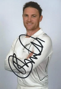 NEW ZEALAND CRICKET: BRENDON McCULLUM SIGNED 6x4 TEST PORTRAIT PHOTO+COA - Picture 1 of 1