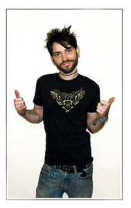Dirty Devil – Wings & Bones Retro Vintage Cool T-Shirt - Picture 1 of 17