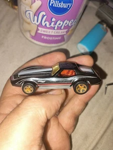 Chevrolet Corvette Stingray 1968 68 escala 1/64 diorama diecast modelo coche - Imagen 1 de 5