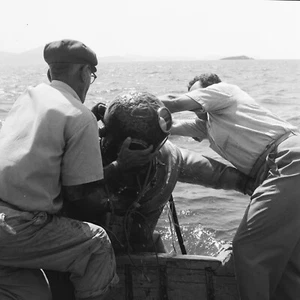 Photo papier argentique Baryté Grèce pécheur 1960 format 30x30cm - Picture 1 of 1