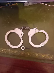 Police Hand Cuff Nickled Plated Steal Metal 2 Keys Double Locking - Picture 1 of 5