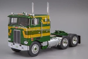 IXOTR184.22 Peterbilt T 352 Pacemaker tractor truck, 1979 /green/ - Imagen 1 de 4