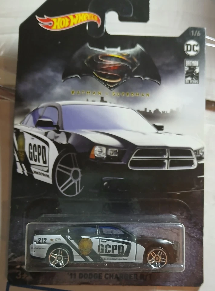 2015 HOT WHEELS DC BATMAN GCPD '11 DODGE CHARGER R/T DIECAST " POLICE CAR - Image 1 of 1
