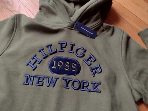 NWT, $100. MSRP, Tommy Hilfiger Men's Pullover Hoodie Cotton Sweatshirt Green - Picture 1 of 7