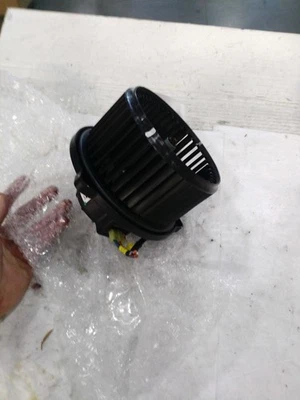 Motor soplador de climatización usado se adapta a: Hyundai Tucson 2017 debajo del tablero gasolina grado A Foto 1 de 4