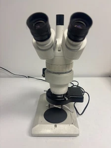 Microscopio trinoculare zoom stereo con luce ad anello LED - Foto 1 di 4