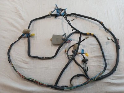 Arnés de cableado de piso de carrocería Toyota 4Runner 1984-1989 (a las luces traseras) Foto 1 de 4