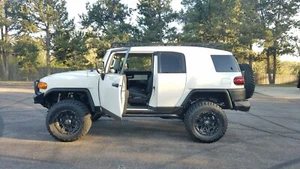 2014 Toyota FJ Cruiser - Picture 1 of 18