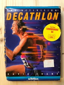 C64 DECATHLON per COMMODORE 64 TAPE with cardboard BOX Scatola Cartone - Foto 1 di 5