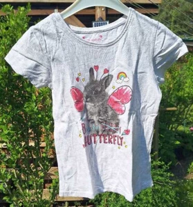 T-Shirt, Gr. 122, Kurzarm, hellgrau melliert, glitzerndes Hasen - Motiv - Bild 1 von 1