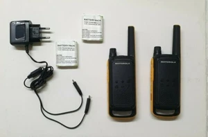 2 WALKIE TALKIES MOTOROLA TLKR T82 + CARGADOR + BATERÍAS + AURICULAR + MALETA - Picture 1 of 7
