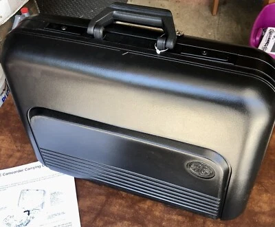 NUEVO Estuche para Videocámara Vintage GE Plástico Duro Negro Bloqueo 1CVA991 Caja Original Foto 1 de 4