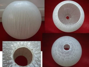 GLOBE SUSPENSION BOULE LIGNE VERTICALE BLANCHE ET GRANITE XXEME - Foto 1 di 1