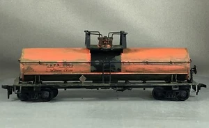 Athearn - Gulf Oil Corp. - 40' Chemical Tank Car+ Wgt # 2605 Weathered - Picture 1 of 6