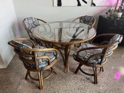 Juego de mesa de patio vintage de ratán Jordan marrón mesa de madera curvada 6 sillas Foto 1 de 4