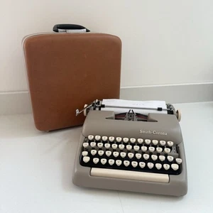 Vintage 1950’s Smith-Corona Clipper Portable Typewriter Brown/Orange - NEAR MINT - Picture 1 of 21