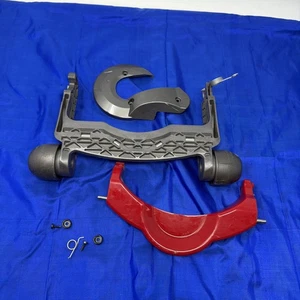 Dyson DC25 Aspirapolvere Rosso Pedale Grigio Gruppo Ruota Ricambio Parte - Foto 1 di 15